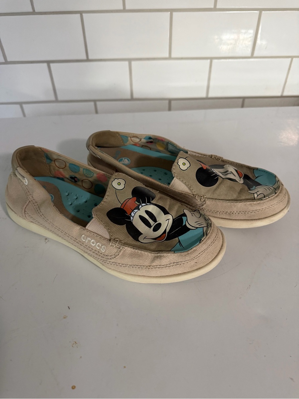 Crocs Disney Minnie Mouse Graphic Canvas Slip-On Flats Beige Womens 7